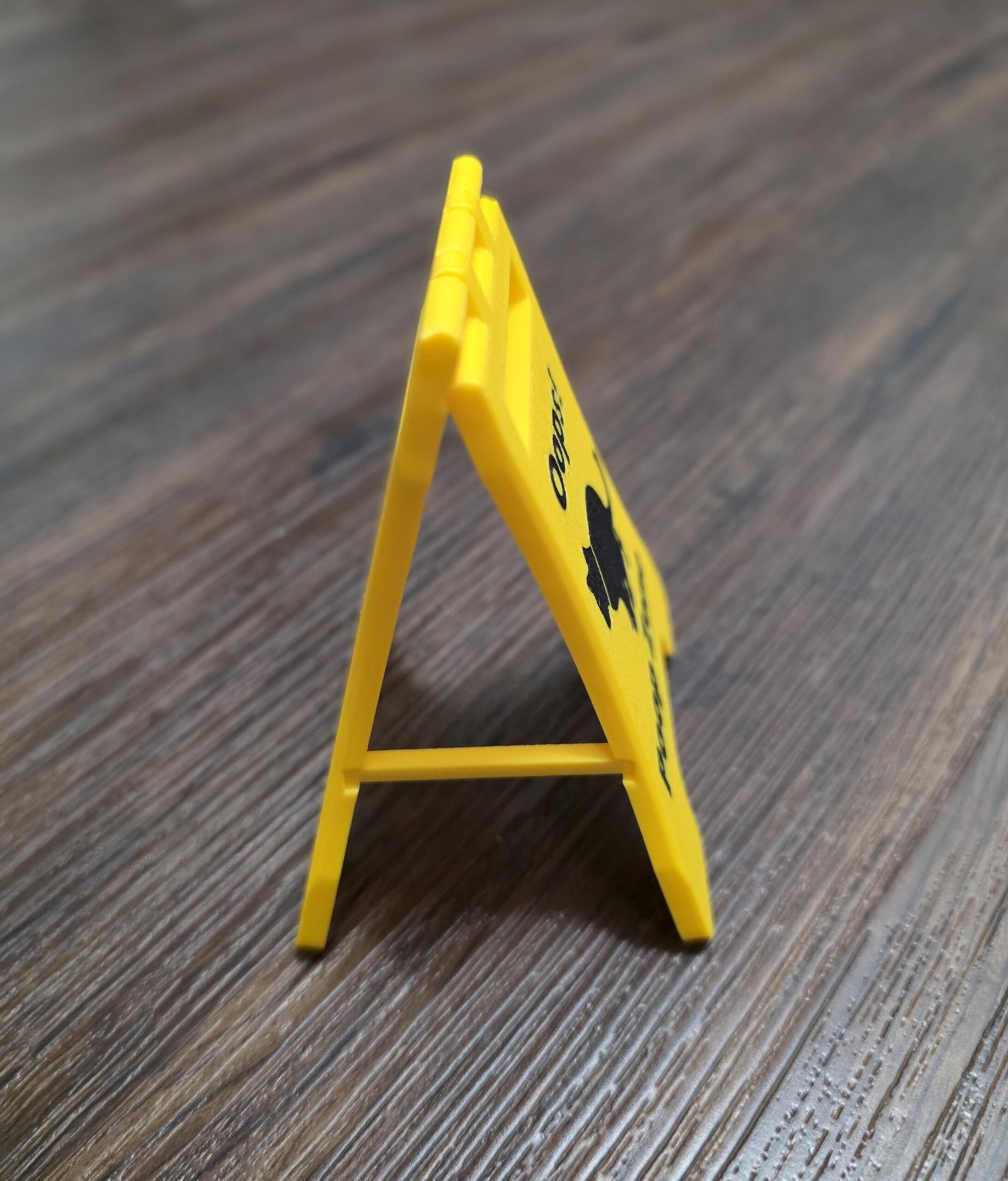 Mini Wet Floor Sign: Humorous Pet Accident Warning Decor - Image 2