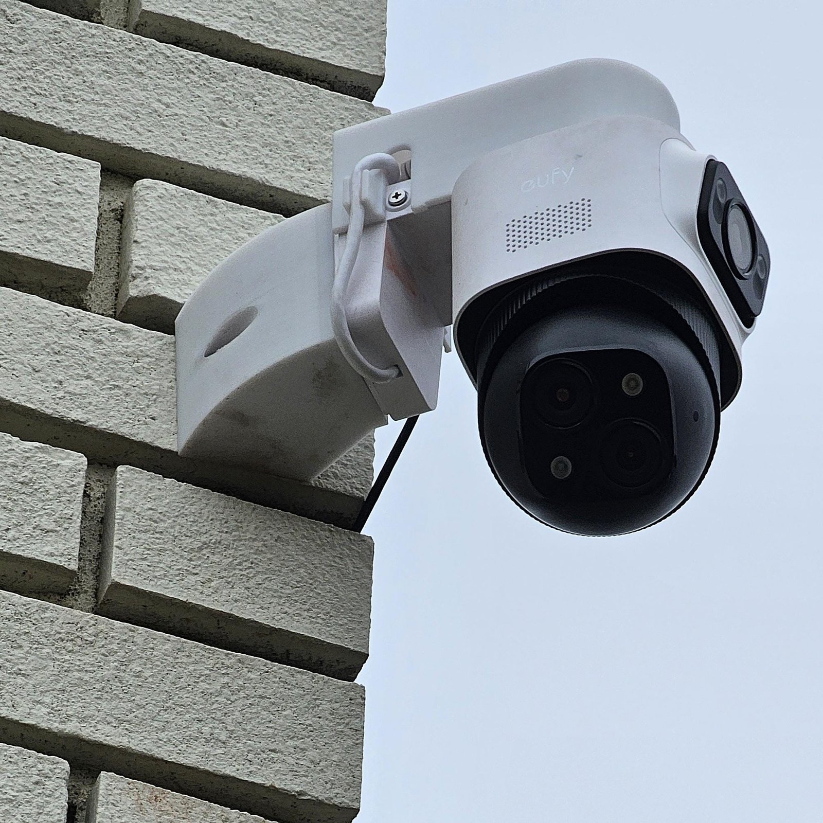 Eufy PoE Cam S4 Corner Mount & Cable Cover, Outdoor Wall Support Bracket, S4 Max Camera Accessory - Image 7